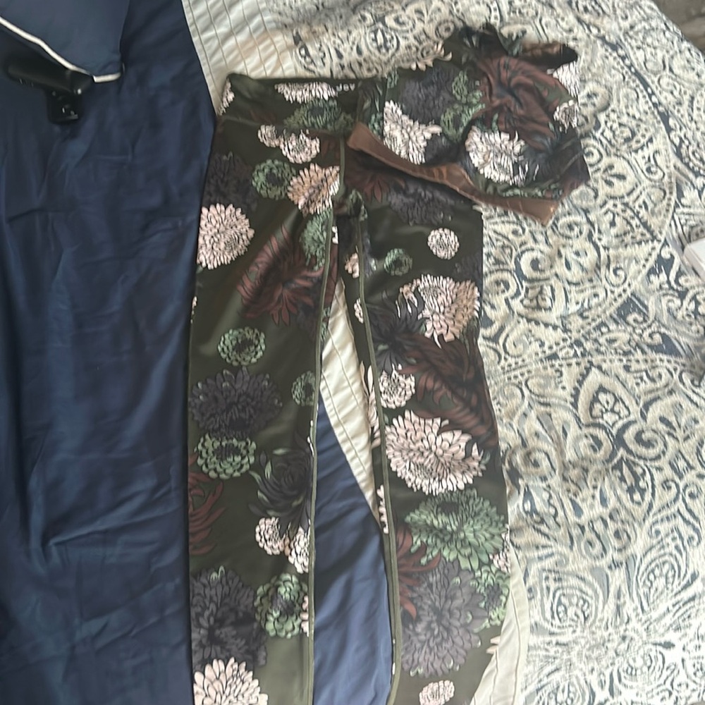 Joylab athletic set